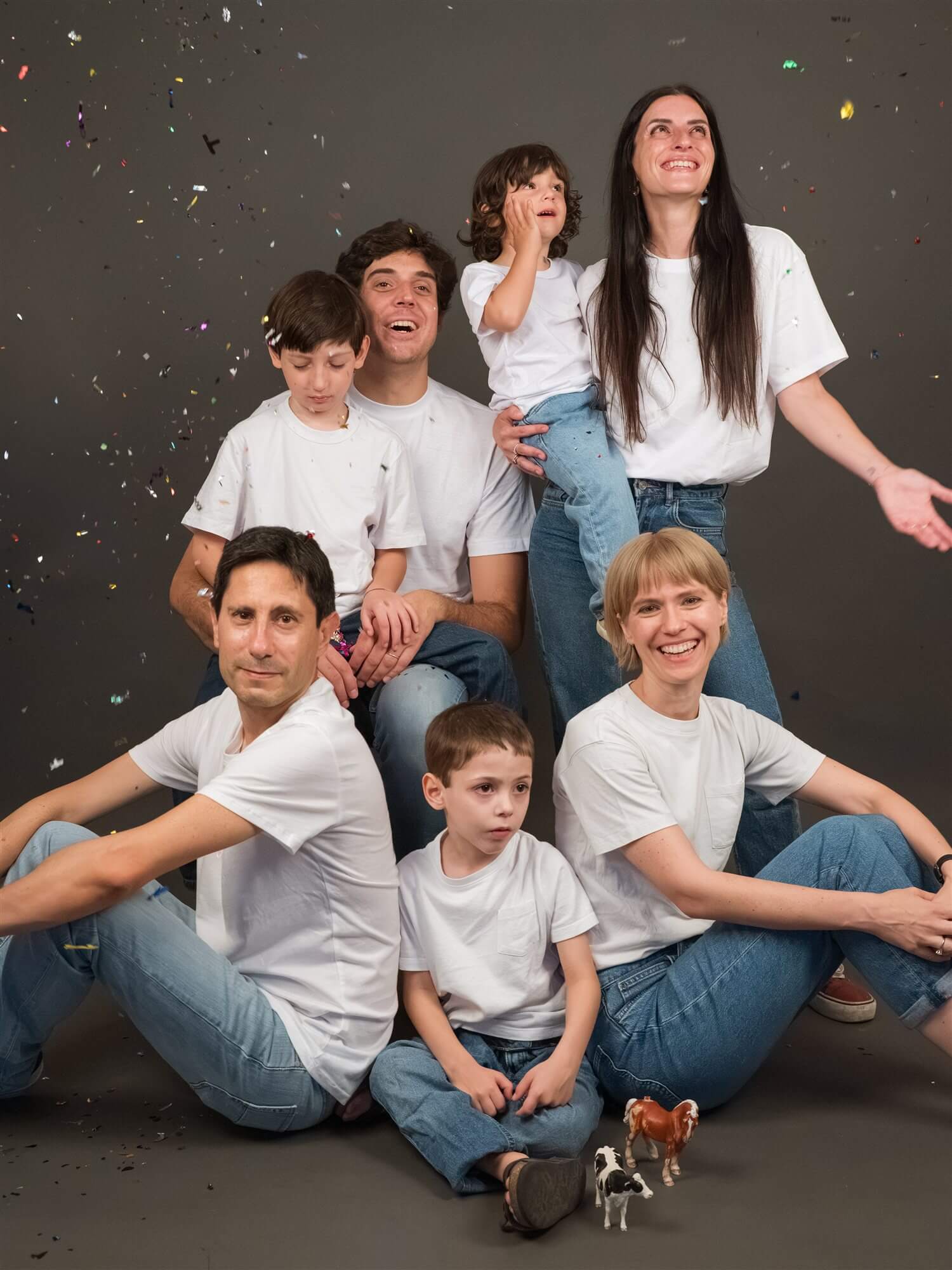 Le due famiglie fondatrici insieme, tra coriandoli e sorrisi